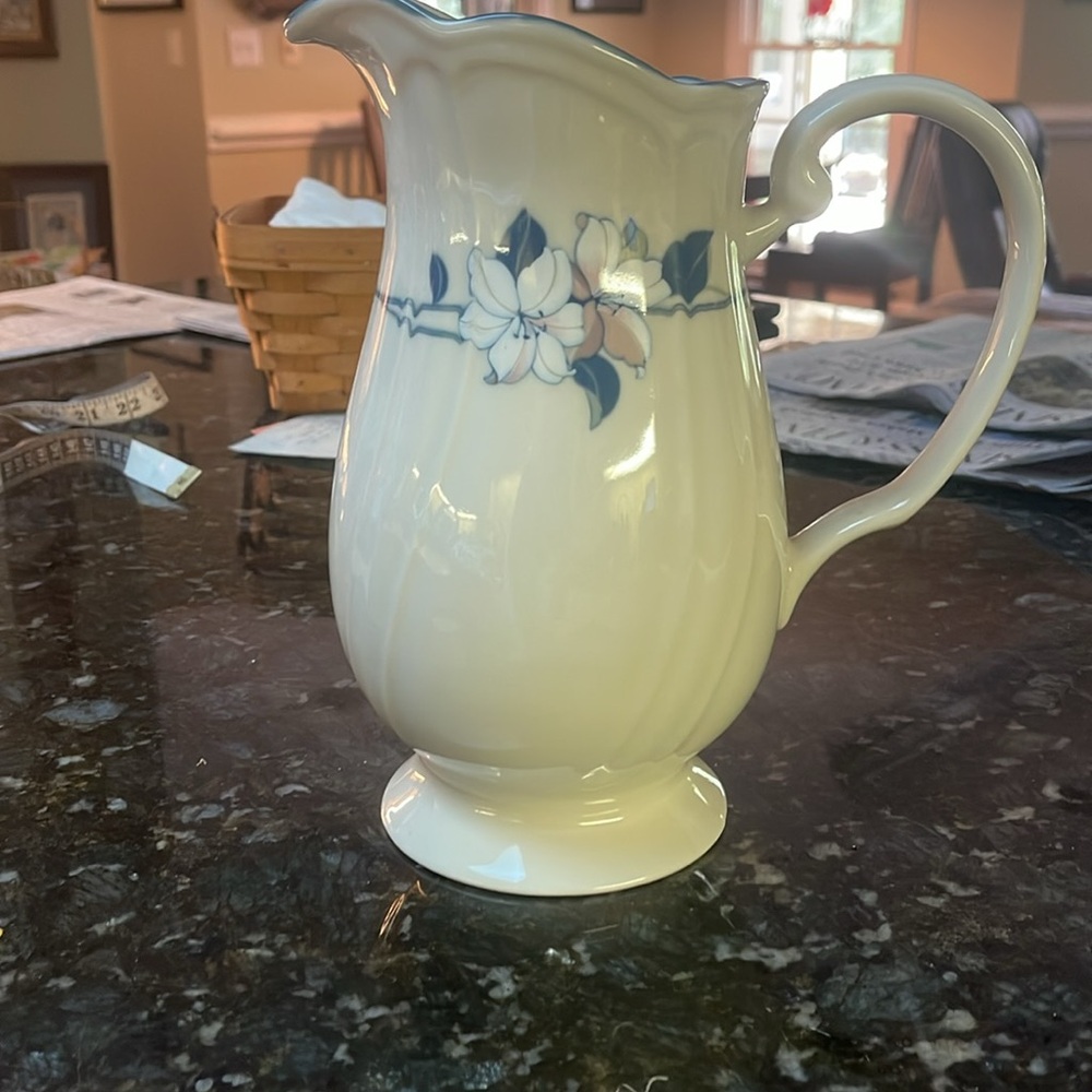 Pitcher - Picture 4 of 5